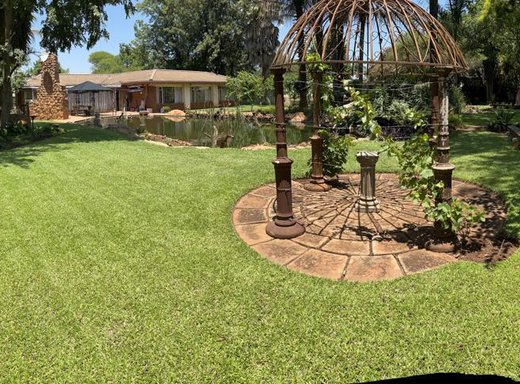 5 Schlafzimmer Farm zum Kauf in Rietfontein A H