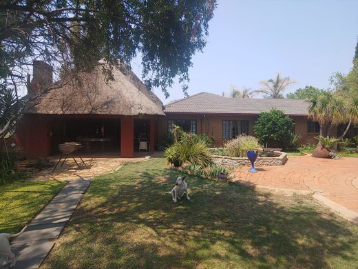 4 Schlafzimmer Farm zum Kauf in Pretoria West