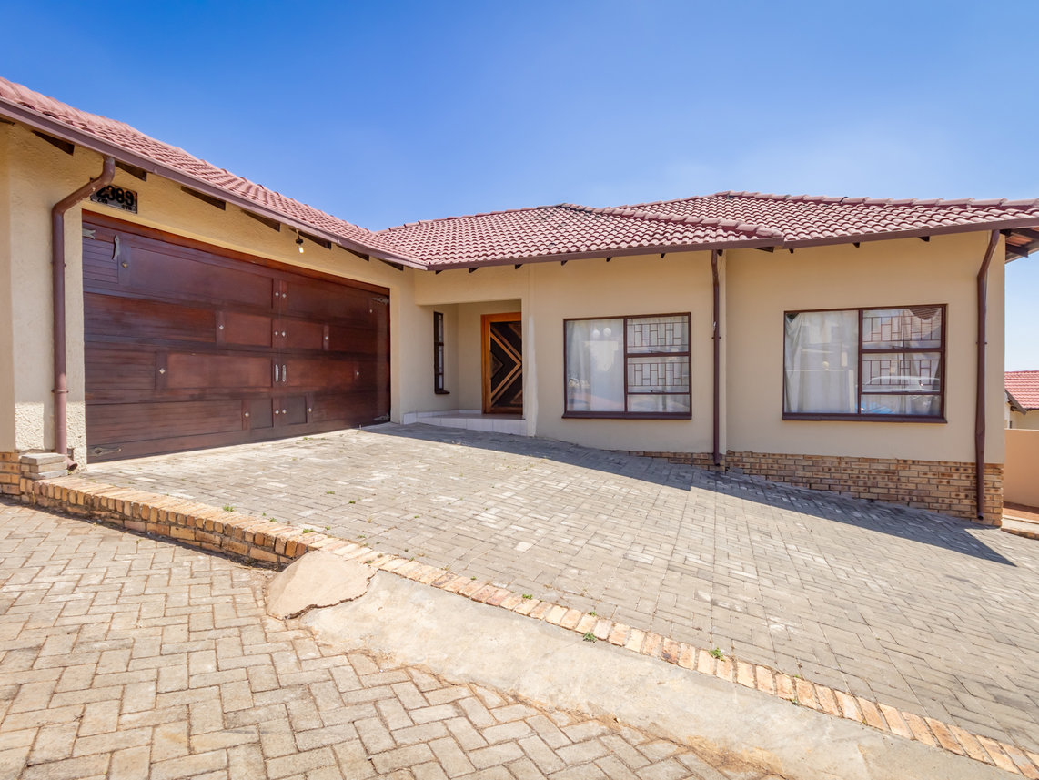 5 Bedroom House For Sale in Tlhabane West