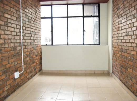 2 Schlafzimmer Etagenwohnung zur Miete in Johannesburg Central