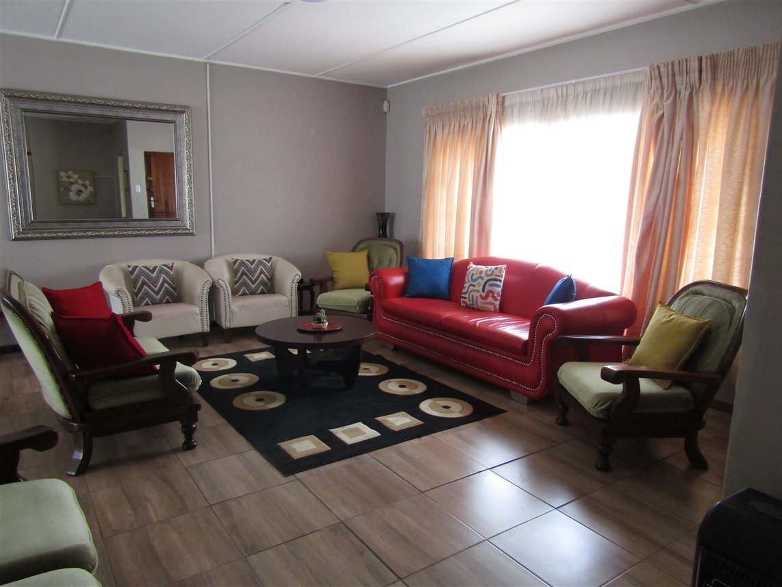 3 Bedroom Townhouse For Sale in Humansdorp