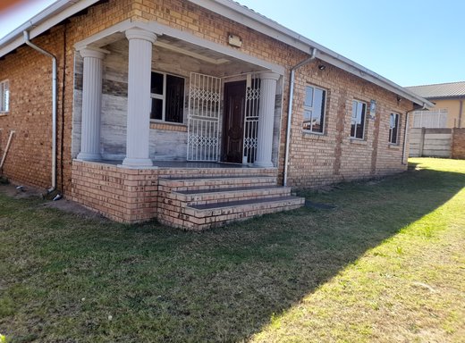 4 Schlafzimmer Haus zum Kauf in Piet Retief