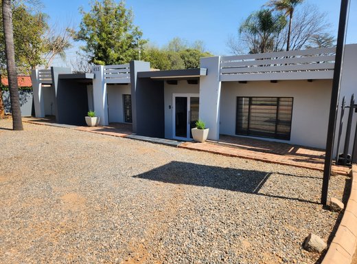 13 Schlafzimmer Haus zum Kauf in Garsfontein