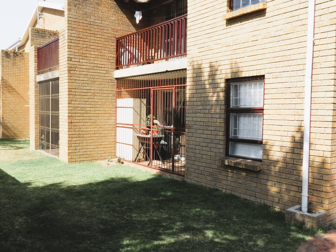 2 Bedroom Apartment For Sale in Paarl South