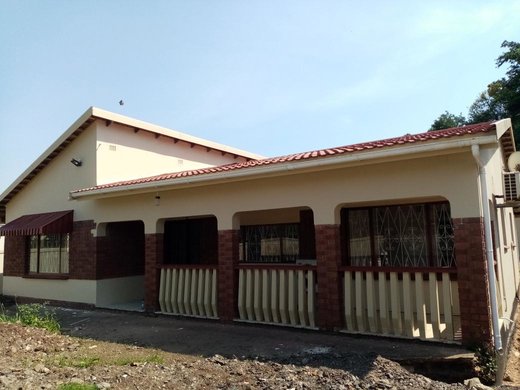 4 Schlafzimmer Haus zum Kauf in Tongaat Central