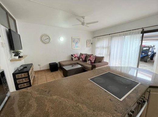 3 Schlafzimmer Wohnung zum Kauf in Uvongo