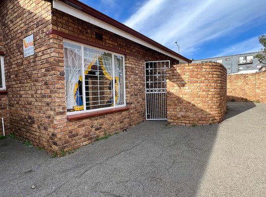 2 Schlafzimmer Reihenhaus zum Kauf in Krugersdorp