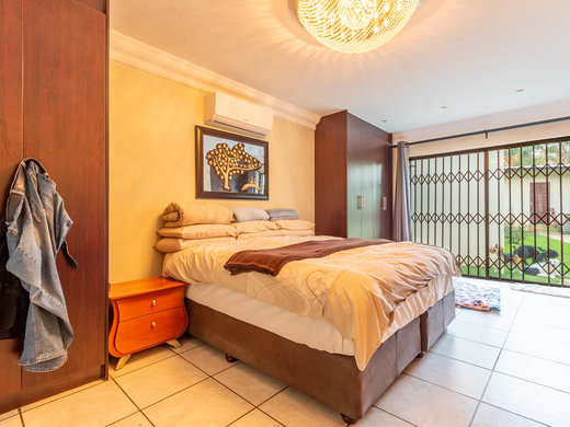 4 Schlafzimmer Haus zum Kauf in Van Riebeeck Park