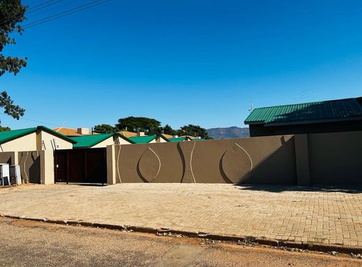 2 Schlafzimmer Reihenhaus zur Miete in Mokopane Central