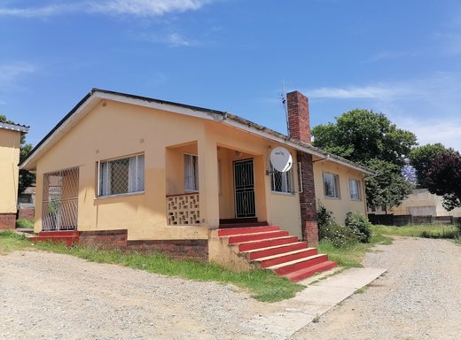 4 Schlafzimmer Haus zur Miete in Mthatha