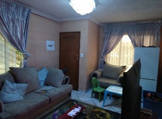 3 Schlafzimmer Haus zum Kauf in Soshanguve