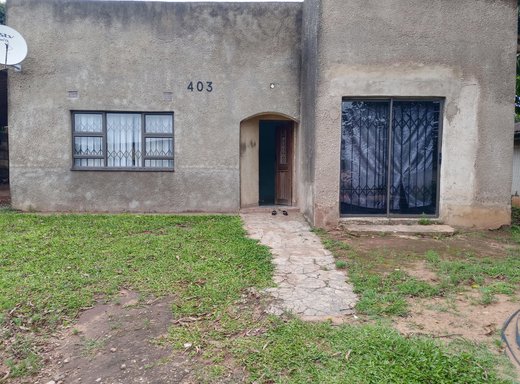 2 Schlafzimmer Haus zum Kauf in Nseleni