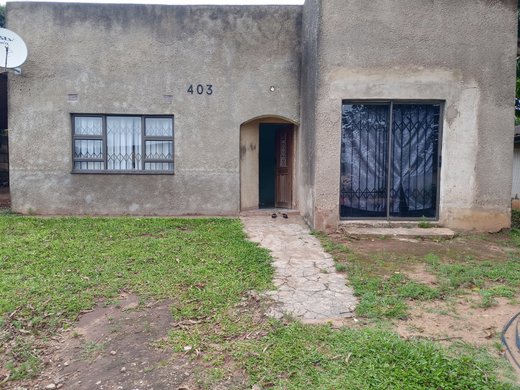 2 Schlafzimmer Haus zum Kauf in Nseleni