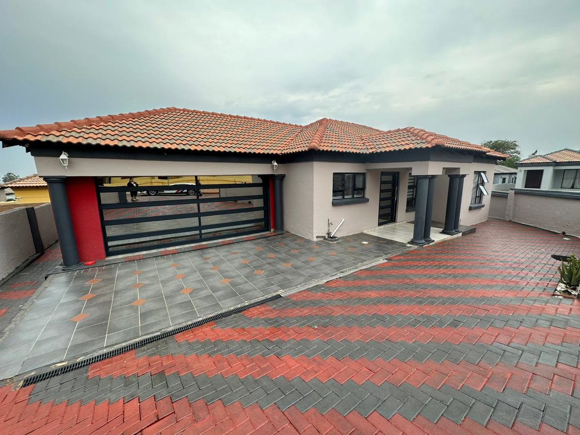 3 Bedroom House For Sale in Amandasig