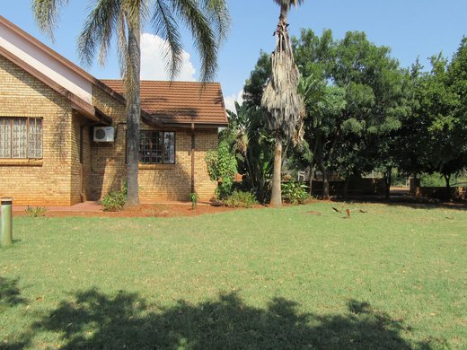 5 Schlafzimmer Farm zum Kauf in Zandfontein AH