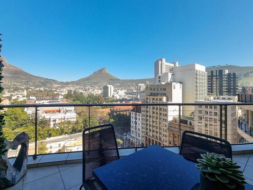 2 Schlafzimmer Duplex zum Kauf in Cape Town City Centre
