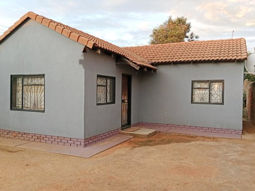 2 Schlafzimmer Haus zur Miete in Mabopane