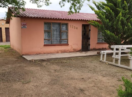 2 Schlafzimmer Haus zum Kauf in Ezibeleni