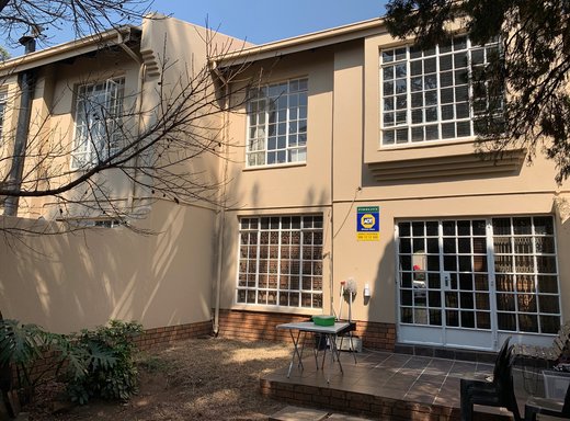 3 Schlafzimmer Duplex zum Kauf in Garsfontein