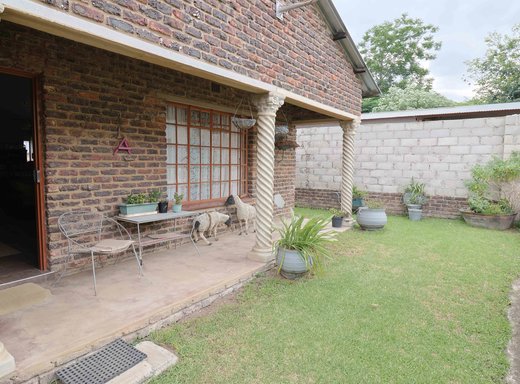 2 Schlafzimmer Haus zum Kauf in Piet Retief