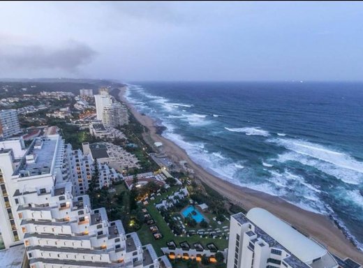 3 Schlafzimmer Penthouse zur Miete in Umhlanga Central