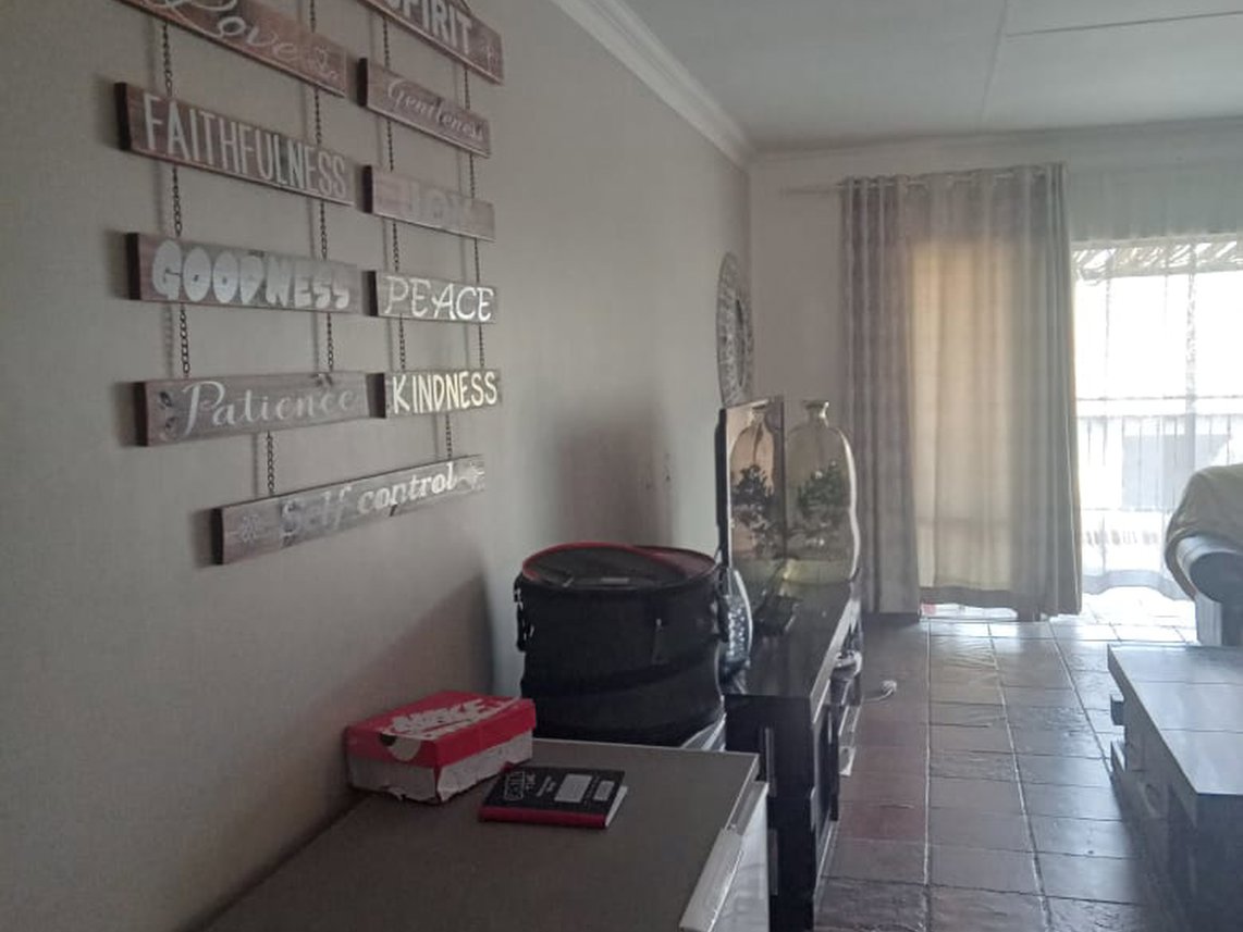 2 Bedroom Duplex For Sale in Melodie