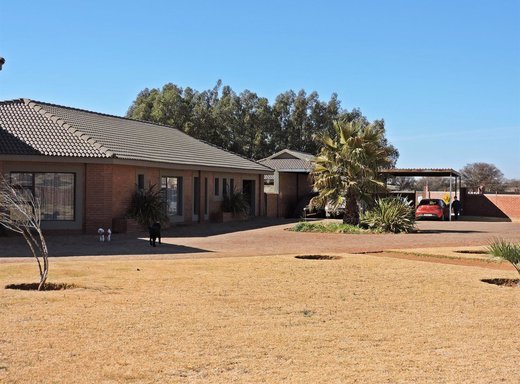 4 Schlafzimmer Farm zum Kauf in Bloemfontein