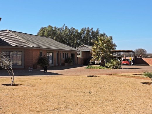 4 Schlafzimmer Farm zum Kauf in Bloemfontein