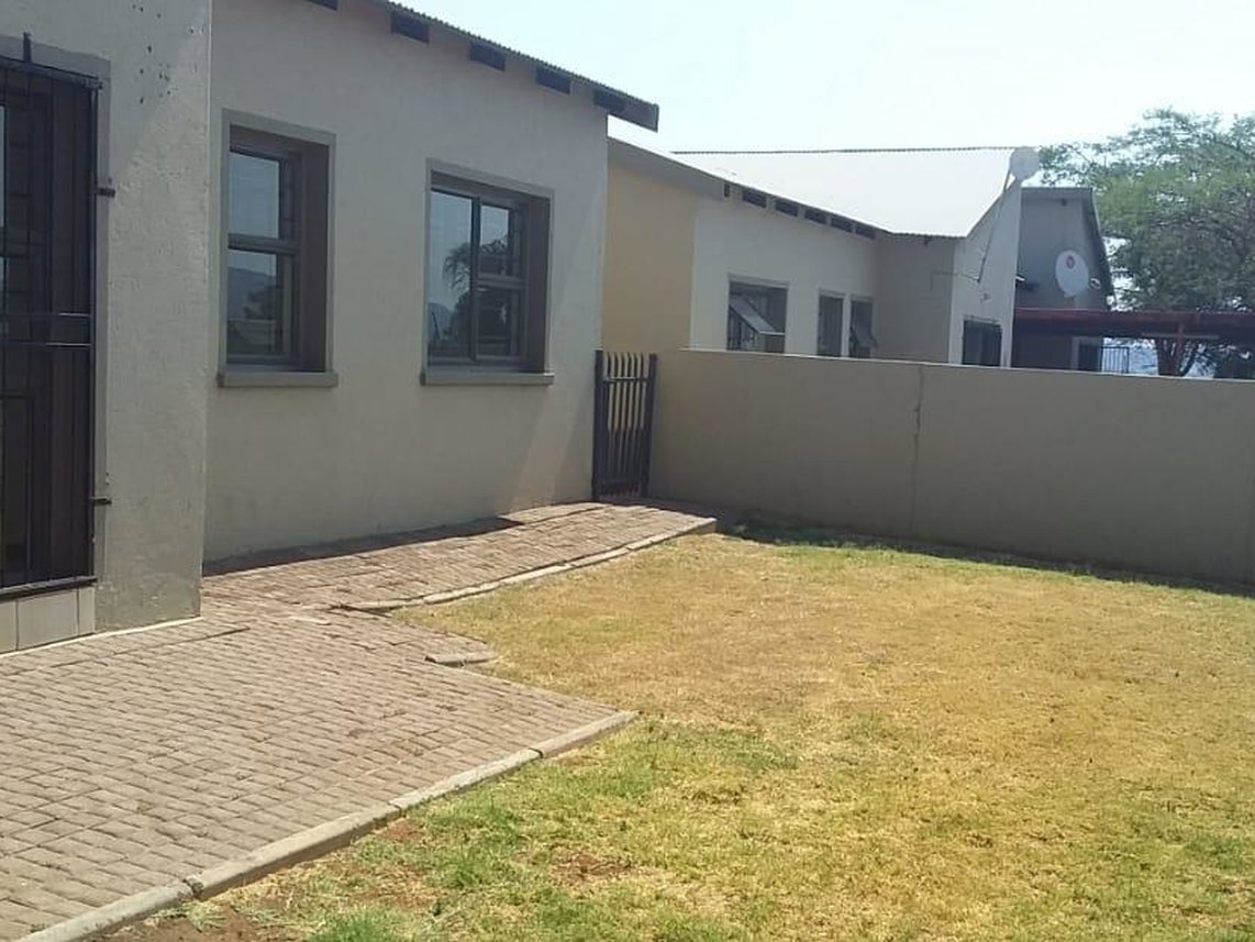 3 Bedroom Townhouse For Sale in Brits Central