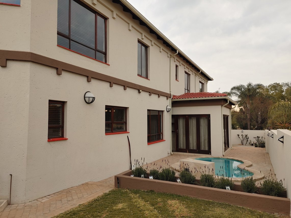 4 Bedroom Townhouse For Sale in Woodhill