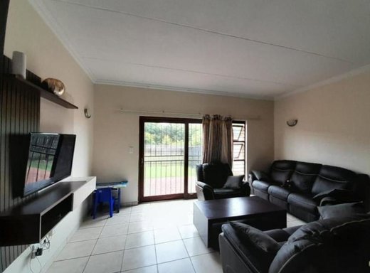 3 Schlafzimmer Duplex zum Kauf in Pretoriuspark