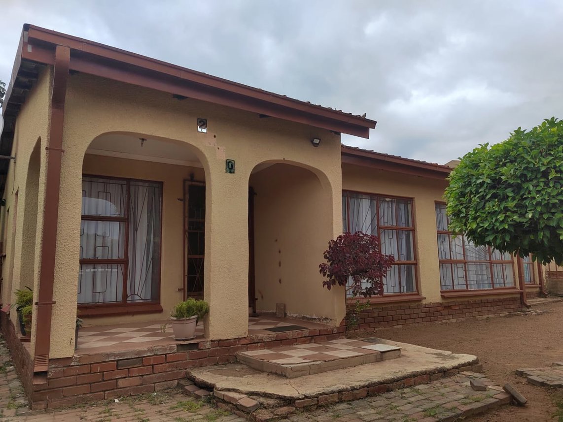 4 Bedroom House For Sale in Lethlabile