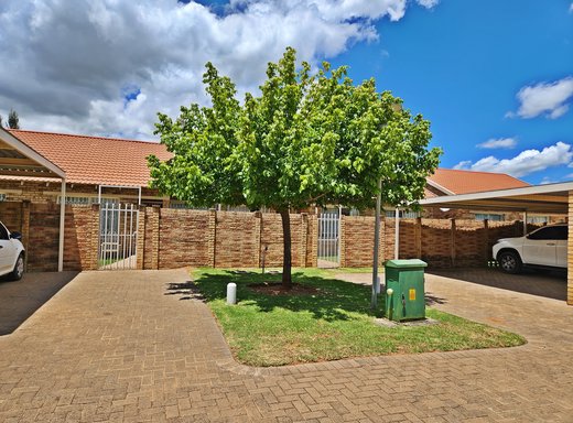 3 Schlafzimmer Reihenhaus zum Kauf in Quaggafontein