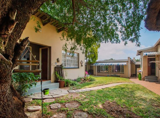 7 Schlafzimmer Haus zum Kauf in Krugersdorp North