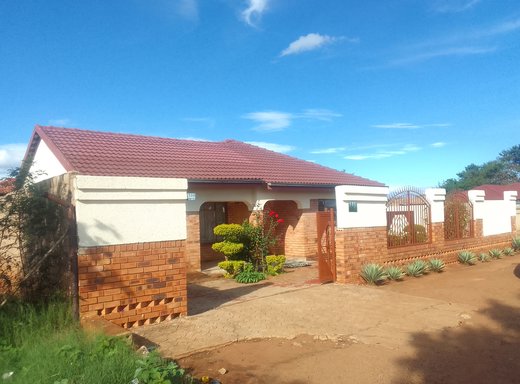5 Schlafzimmer Haus zum Kauf in Lebowakgomo