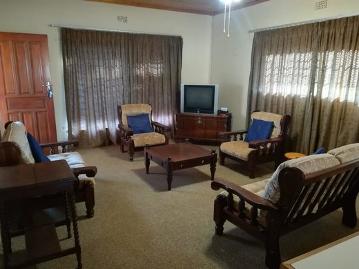 2 Schlafzimmer Etagenwohnung zum Kauf in Loeriesfontein