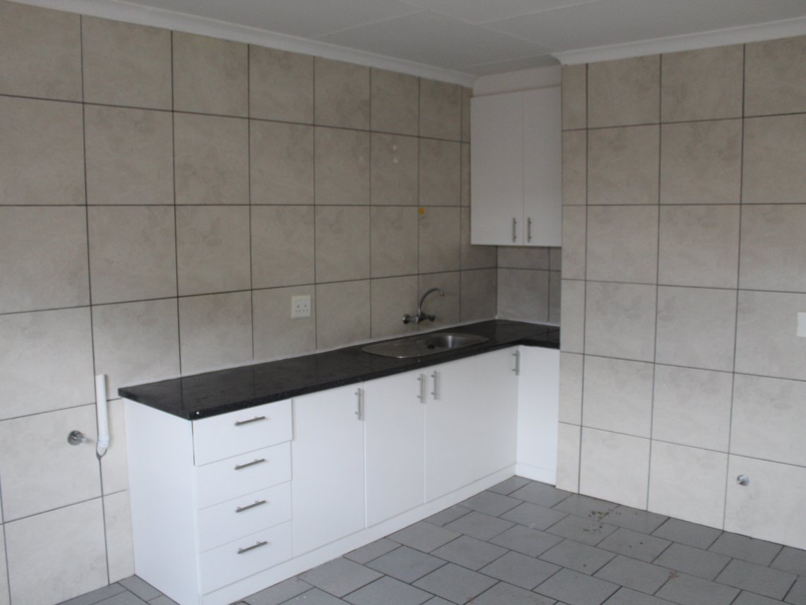 1 Bedroom Flat To Rent in Vredenburg