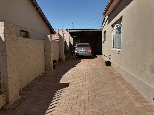 3 Schlafzimmer Haus zum Kauf in Krugersdorp West