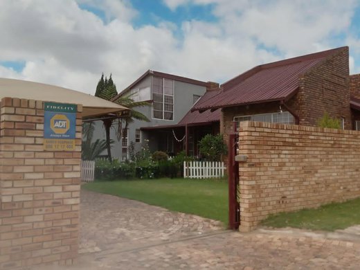 6 Schlafzimmer Haus zum Kauf in Krugersdorp West