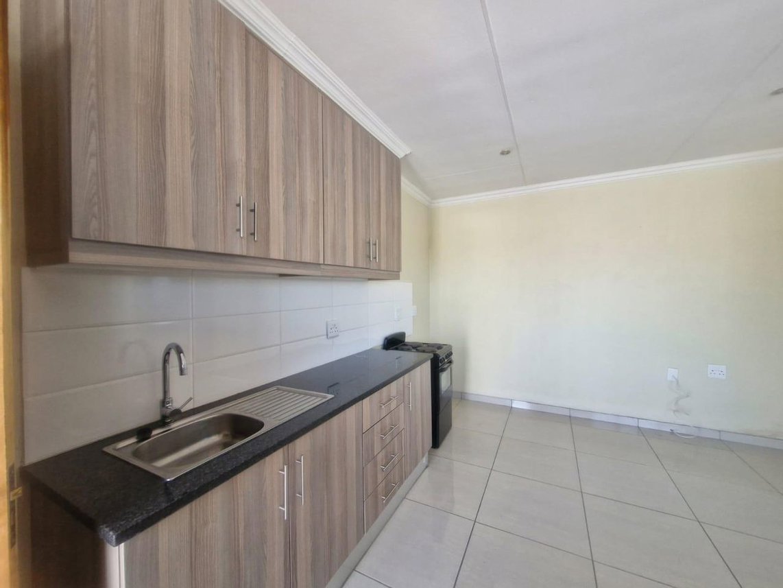 6 Bedroom House For Sale in Embalenhle