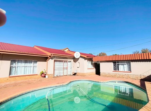 7 Schlafzimmer Haus zum Kauf in Potchefstroom