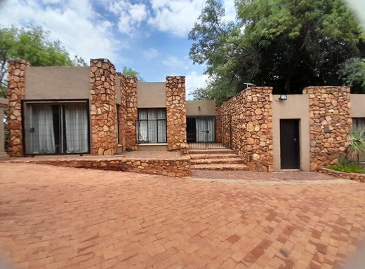 7 Schlafzimmer Farm zum Kauf in Leeuwfontein