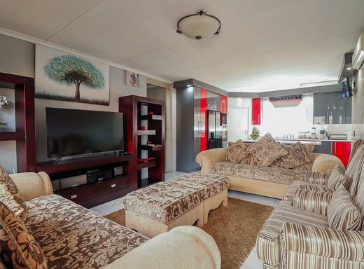 3 Schlafzimmer Luxusanwesen zum Kauf in Protea Park