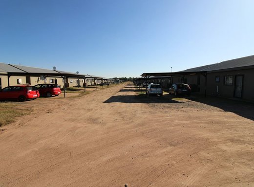 2 Schlafzimmer Reihenhaus zum Kauf in Quaggafontein