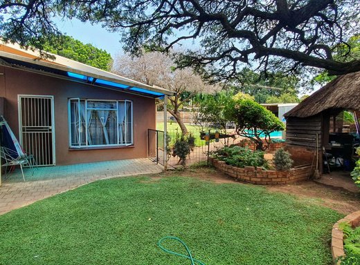 8 Schlafzimmer Haus zum Kauf in Pretoria North