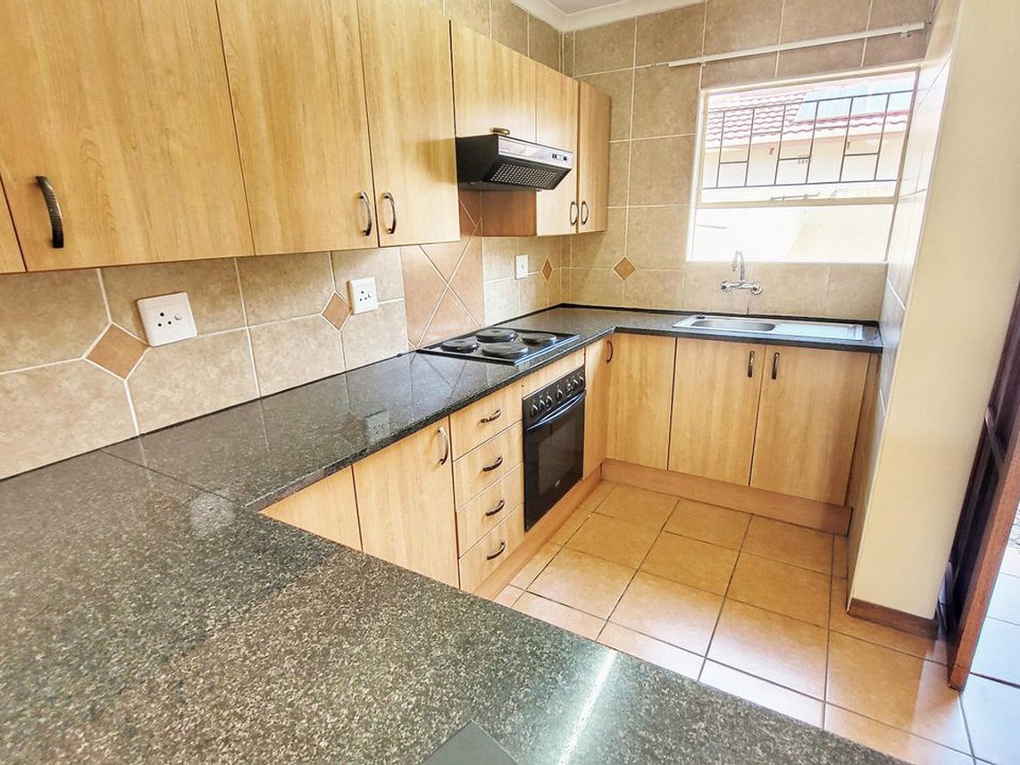 2 Bedroom Duplex For Sale in Pretoria North