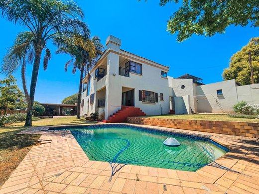 5 Schlafzimmer Doppelhaushälfte zum Kauf in Garsfontein