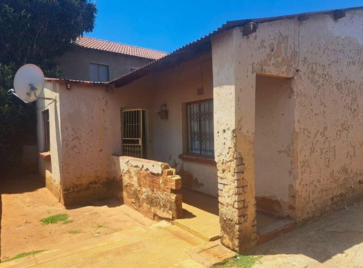 2 Schlafzimmer Haus zum Kauf in Naledi