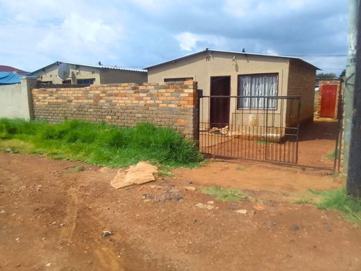 2 Schlafzimmer Haus zum Kauf in Dobsonville