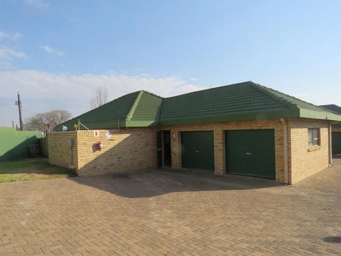 3 Bedroom Townhouse For Sale in Harrismith